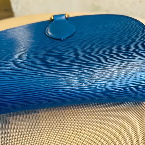 Saint Cloud MM ❌SOLD OUT❌ - Picture 4 of 15